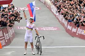 Tadej Pogačar remporte sa troisième course de fond consécutive